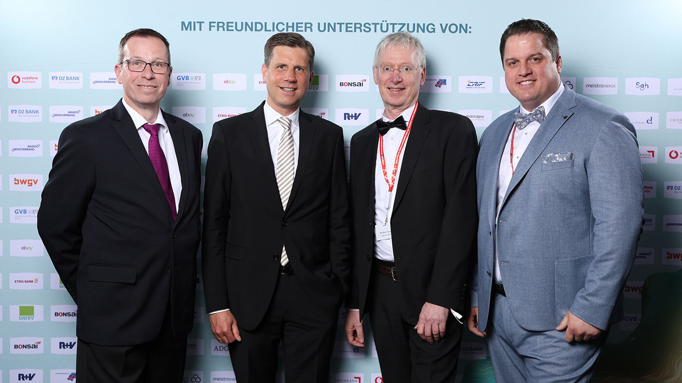 Vertreter der GRÜN raw und Dr. Henning Bergmann auf der PEAK 2025 in Berlin